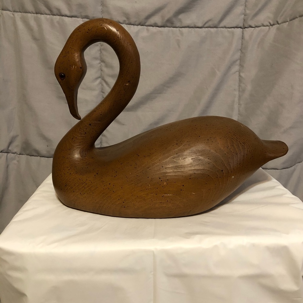 Beautiful Vintage Wooden Swan Decoy (Hollow)